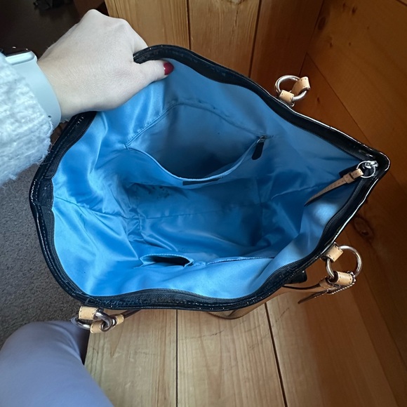 Black Patent Leather Tote Bag - Picture 6 of 7